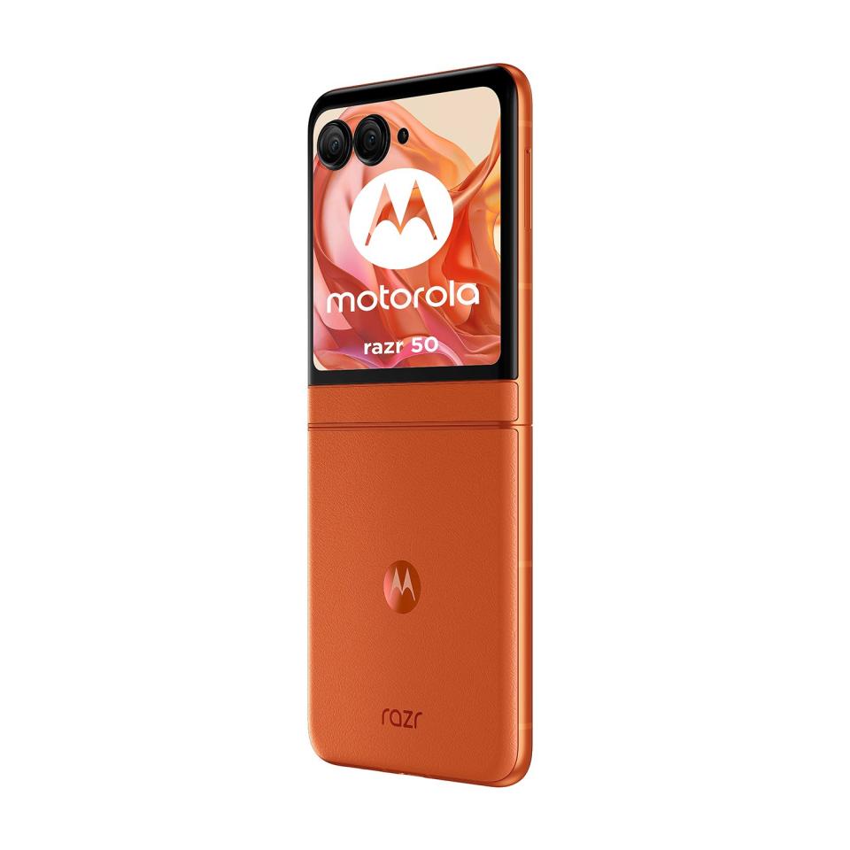 <p>Alleged leaked product images of Motorola’s 2024 foldable phone.</p> 