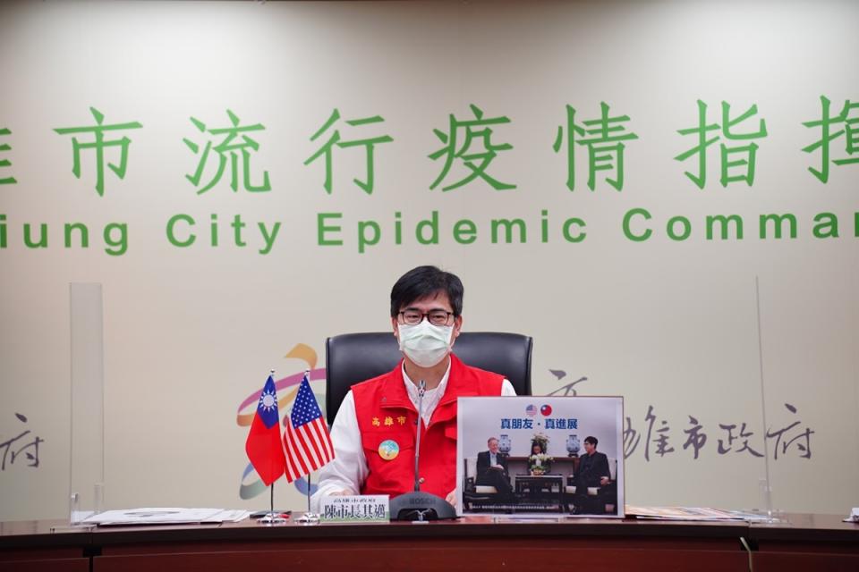 
高雄市長陳其邁20日防疫會議針對解封的條件提出看法
，包括病例數接連6天低於百例、雙北感染源明確等。
（高雄市政府提供）
