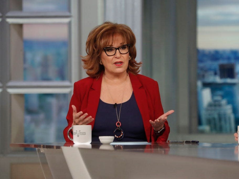 Joy Behar sagt, es sei "wissenschaftlich klug", wenn Frauen mit jüngeren Männern ausgehen: "Ihr werdet wahrscheinlich zur gleichen Zeit sterben." - Copyright: Lou Rocco/ABC via Getty Images