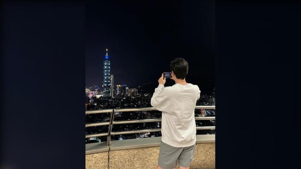 金宣虎與台北101的合照。（圖 / 翻攝自@seonho__kim IG）