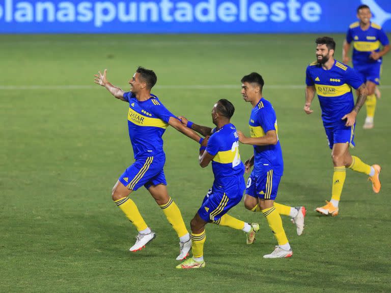 El festejo del Pulpo González, autor del 1-0; Boca dejó una buena imagen en el comienzo del torneo de verano