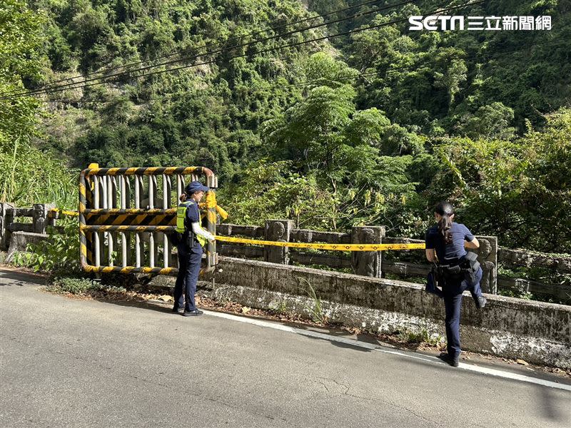 警方到場封鎖步道。（圖／翻攝畫面）