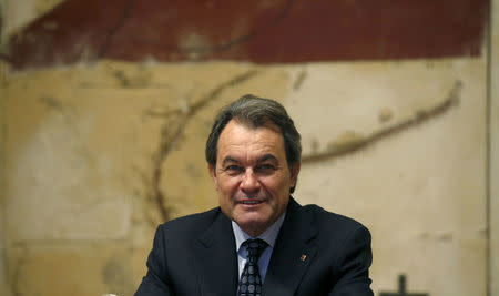 Catalan acting President Artur Mas attends a government meeting at Palau de la Generalitat in Barcelona, Spain, January 5, 2016. REUTERS/Albert Gea