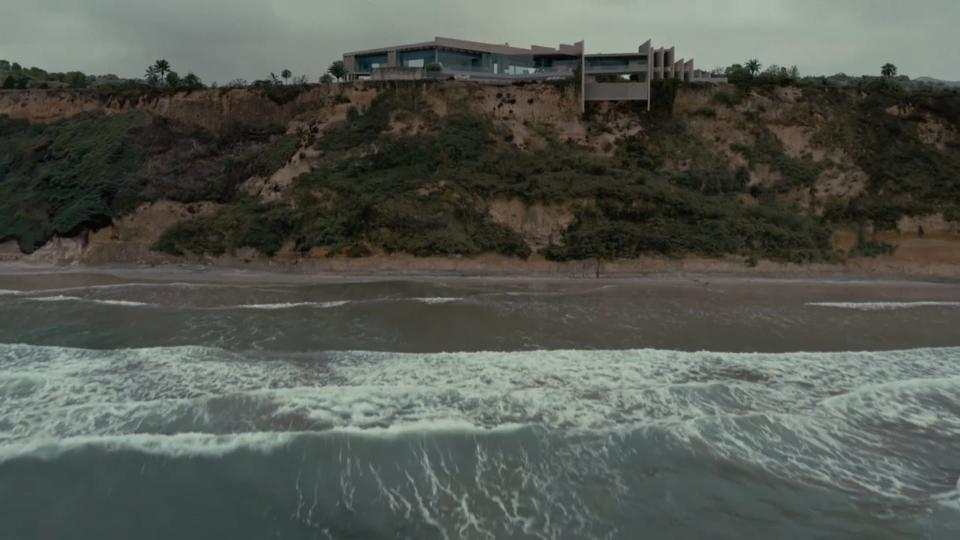This Wallace E. Cunningham–designed residence in Encinitas, California, was the perfect fit for the aesthetic of season three.