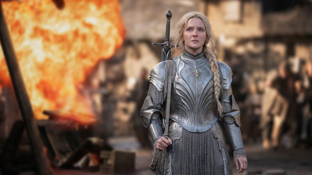 Ob die neue, kostspielige Serie "Der Herr der Ringe: Die Ringe der Macht" (ab 2. September) mit Morfydd Clark als Galadriel auch ein Grund für die Preissteigerung von Amazon Prime ist?  (Bild: Amazon Studios / Matt Grace)