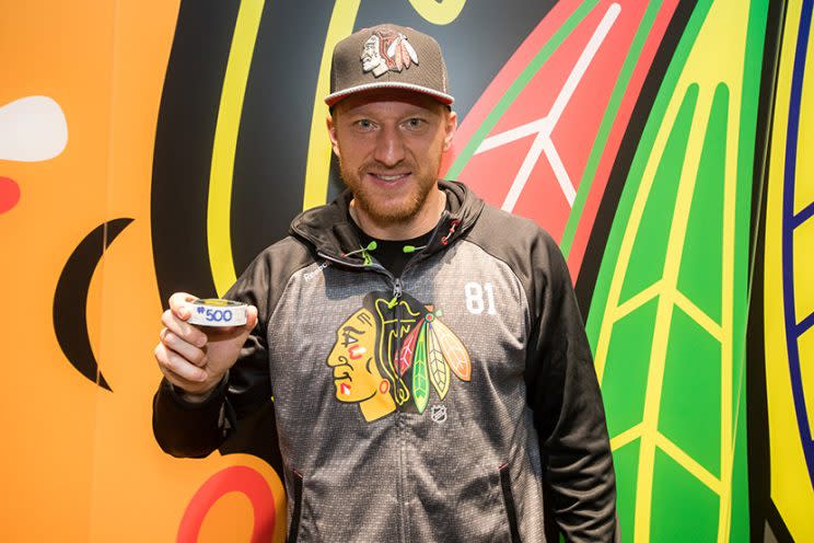 CHICAGO, IL - OCTOBER 18: Marian Hossa #81 of the Chicago Blackhawks holds up his 500th goal puck following the game against Philadelphia Flyers at the United Center on October 18, 2016 in Chicago, Illinois. (Photo by Chase Agnello-Dean/NHLI via Getty Images)