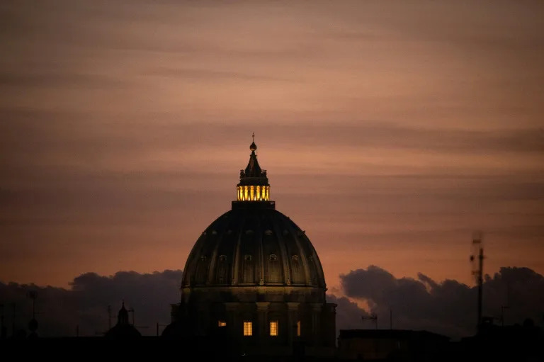 Preparan el funeral de un ex Papa, una novedad en el Vaticano