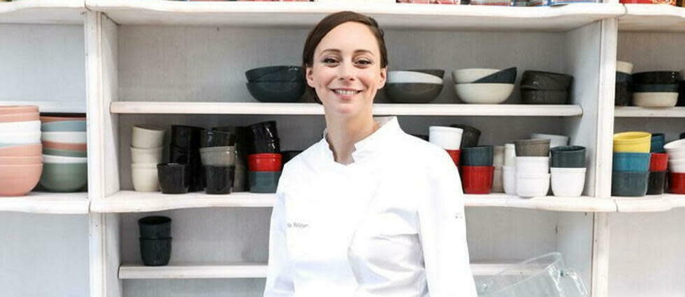 Nina Métayer est à la tête de Délicatisserie, une pâtisserie en click and collect, à Issy-les-Moulineaux (Hauts-de-Seine).  - Credit:Marie Etchegoyen/M6
