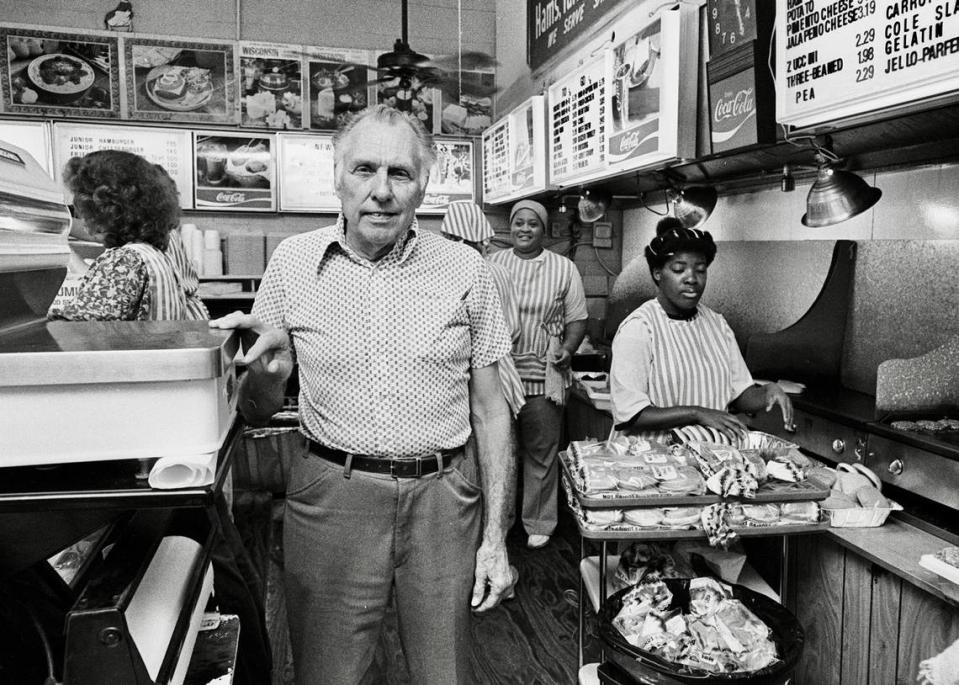 O.R. Gentry, seen Sept. 24, 1980, was the butcher at Kincaid Grocery in the 1960s who started making hamburgers from the day’s extra beef at Kincaid Grocery in Fort Worth. The burgers became nationally famous and Gentry became owner and manager.