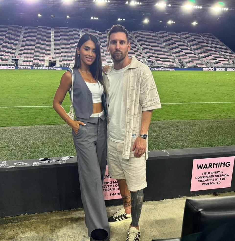 Leo subió una foto con Anto Roccuzzo y todas las miradas se posaron en sus looks  (Foto: Instagram @leomessi)