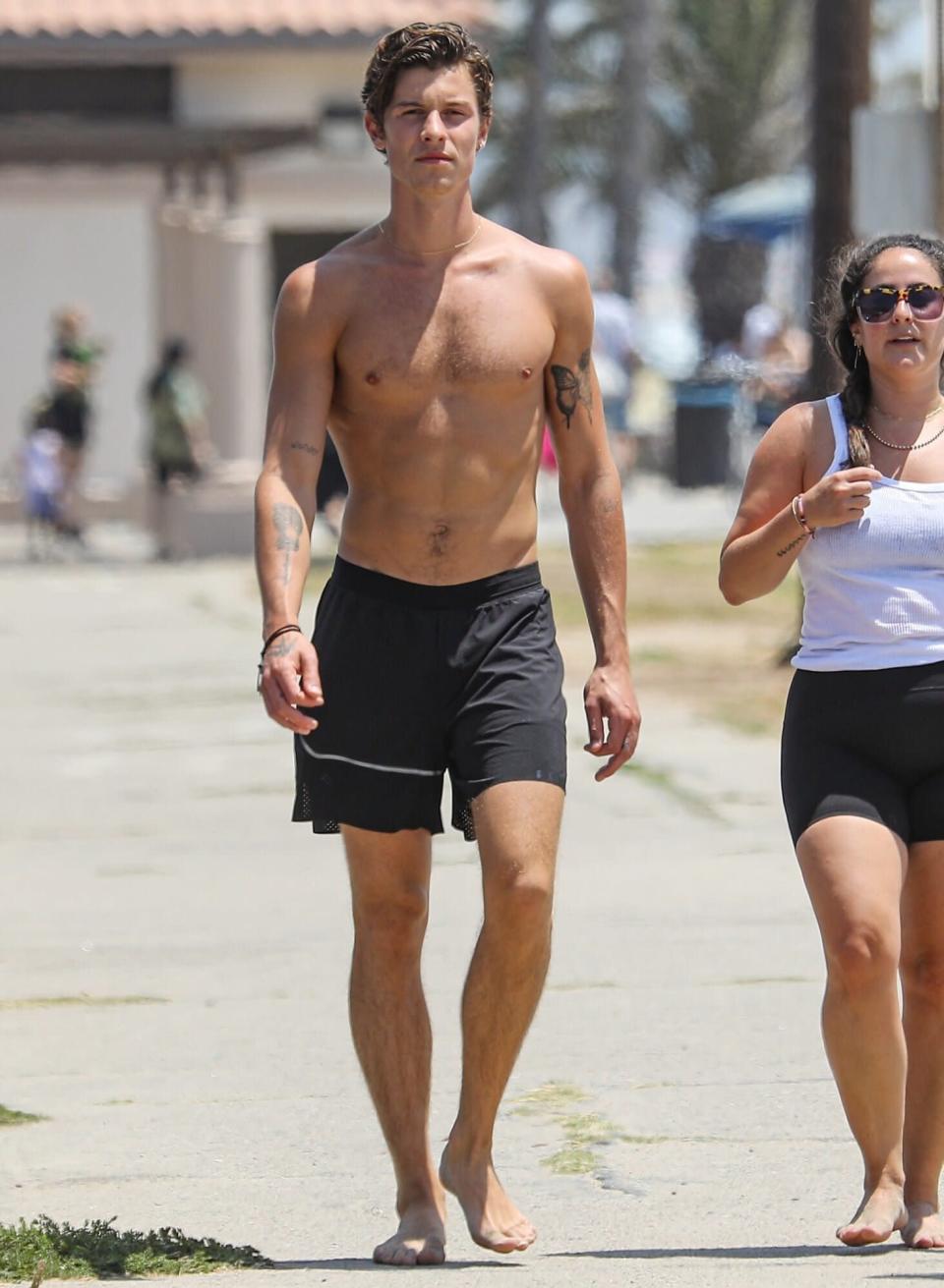 Malibu, CA - *EXCLUSIVE* - A shirtless Shawn Mendes enjoys a day at the beach with friends in Santa Monica, after announcing time off from the tour to focus on mental health. Pictured: Shawn Mendes BACKGRID USA 23 JULY 2022 USA: +1 310 798 9111 / usasales@backgrid.com UK: +44 208 344 2007 / uksales@backgrid.com *UK Clients - Pictures Containing Children Please Pixelate Face Prior To Publication*