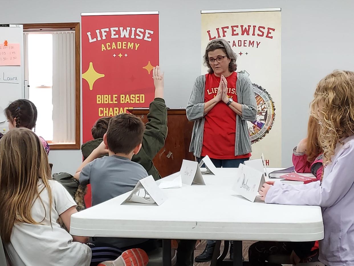 Laura Ayres teaches a group of kindergarten students in the Lifewise Academy program for the New London Local Schools.