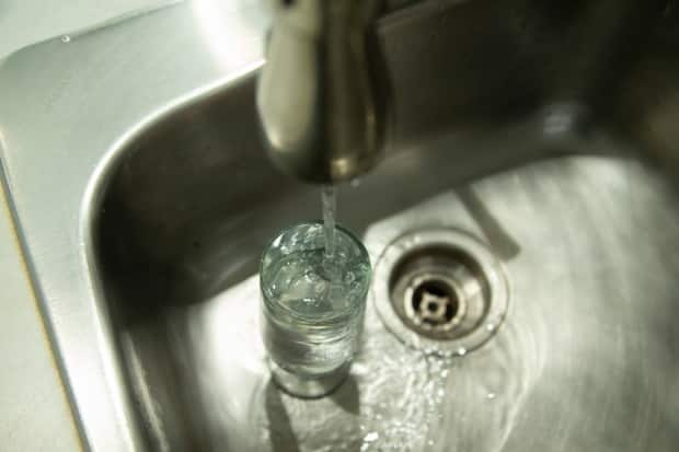 Residents are asked to throw out all food, drinks and ice cubes prepared with unboiled tap water after May 20 (Ivanoh Demers/Radio-Canada)  (Ivanoh Demers/CBC - image credit)