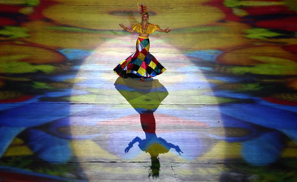 <p>A performer takes part in the closing ceremony for the 2016 Rio Olympics at the Maracana Stadium on August 21, 2016. (REUTERS/Edgard Garrido) </p>