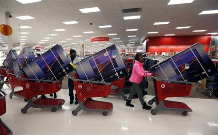 Thanksgiving Day holiday shoppers line up with television sets on discount at the Target retail store in Chicago, Illinois, November 28, 2013. REUTERS/Jeff Haynes