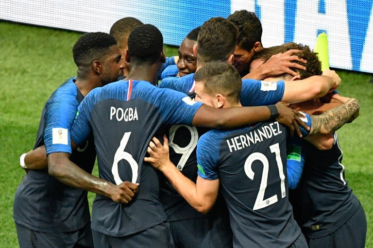 <p>C’est la folie pour les Bleus, qui fêtent leur ouverture du score. </p>