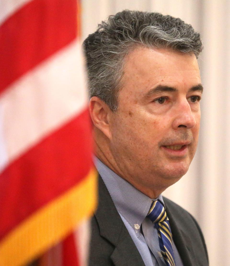 Alabama Attorney General Steve Marshall speaks to police officers during the Exchange Club's Officer of the Year Award Thursday, Feb. 10, 2022, at Indian Hills Country Club. 