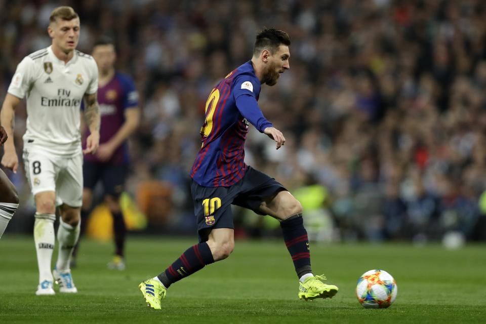 Barcelona forward Lionel Messi controls the ball during the Copa del Rey semifinal second leg soccer match between Real Madrid and FC Barcelona at the Bernabeu stadium in Madrid, Wednesday, Feb. 27, 2019. (AP Photo/Manu Fernandez)