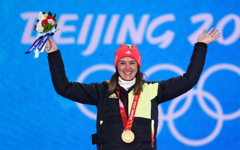 Biathletin Denise Herrmann holte bei den Olympischen Winterspielen 2022 in Peking Gold im Biathlon. Auch künftig gibt es mögliche deutsche Olympiasieger im Free-TV zu sehen. (Bild: Getty Images / Maja Hitij)