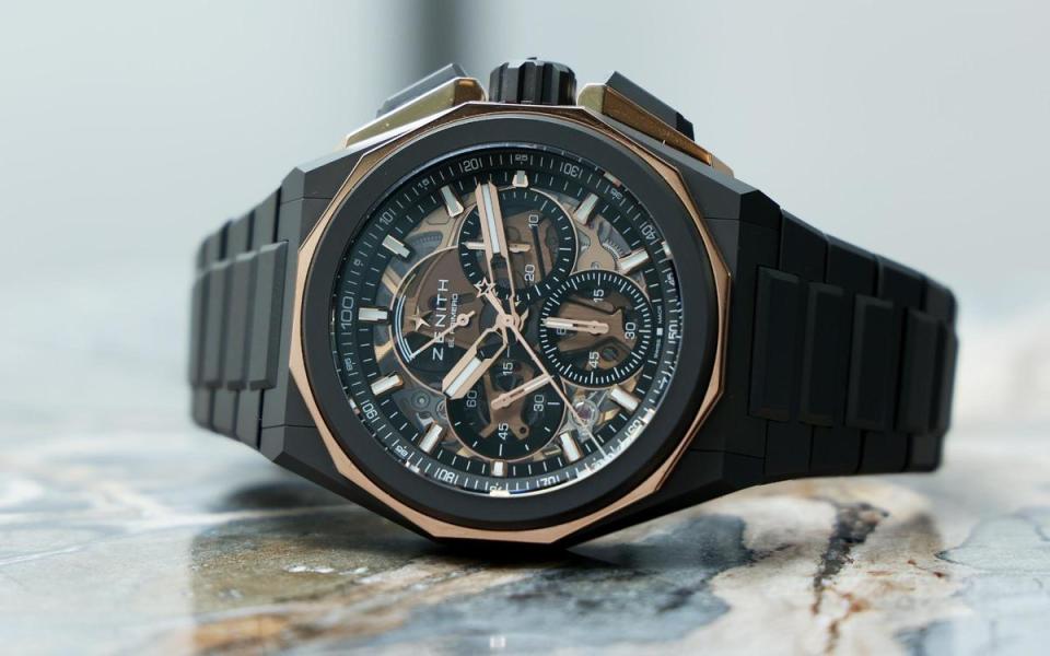 DEFY Extreme加入12邊形的外圈設計，層次感與運動風格更強烈，其中還有鈦金屬配玫瑰金版本，成為新一代奢華運動錶。定價NT$711,300。