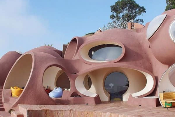 Esta casa burbujeante fue comprada por Pierre Cardin. Foto: FRANCOIS GUILLOT/Getty Images