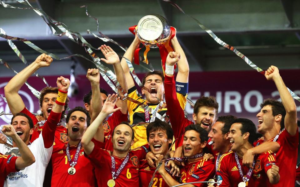 Spain's goalkeeper Iker Casillas (C) lifts the trophy as his teammates celebrate after the final of the UEFA EURO 2012 - EPA
