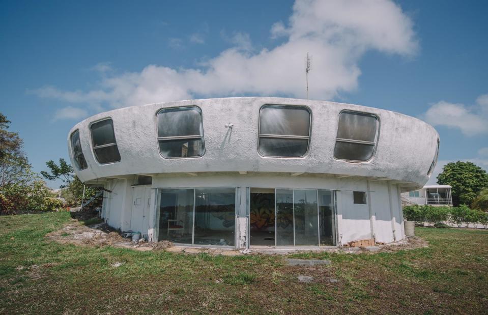 <p>Abandoned Florida</p>