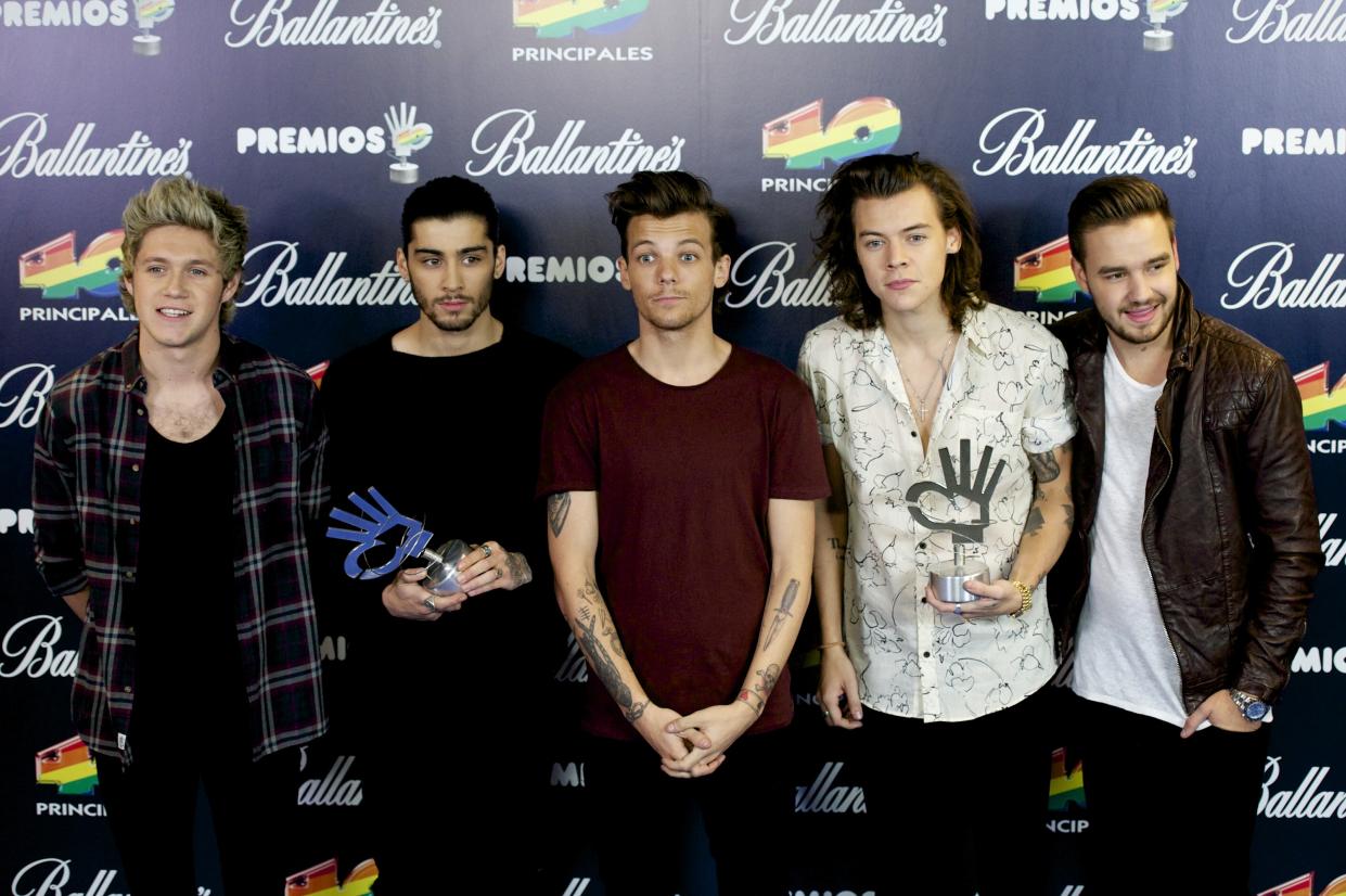 MADRID, SPAIN - DECEMBER 12:  Niall Horan, Zayn Malik, Louis Tomlinson, Harry Styles and Liam Payne of One Direction receive their awards at '40 Principales Awards 2014' at Palacio de los Deportes on December 12, 2014 in Madrid, Spain.  (Photo by Juan Naharro Gimenez/WireImage)