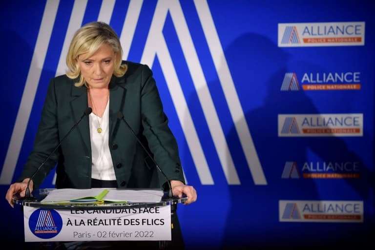 La candidate RN à la présidentielle Marine Le Pen s'exprime lors d'une réunion organisée par le syndicat de police Alliance le 2 février 2022 à Paris - JULIEN DE ROSA © 2019 AFP