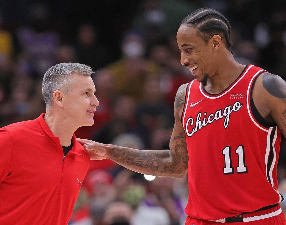 CHICAGO, ILLINOIS - DECEMBER 19: Head coach Billy Donovan of the Chicago Bulls has a few words with DeMar DeRozan #11 in the final seconds of a game against the Los Angeles Lakers at the United Center on December 19, 2021 in Chicago, Illinois. The Bulls defeated the Lakers 115-110.