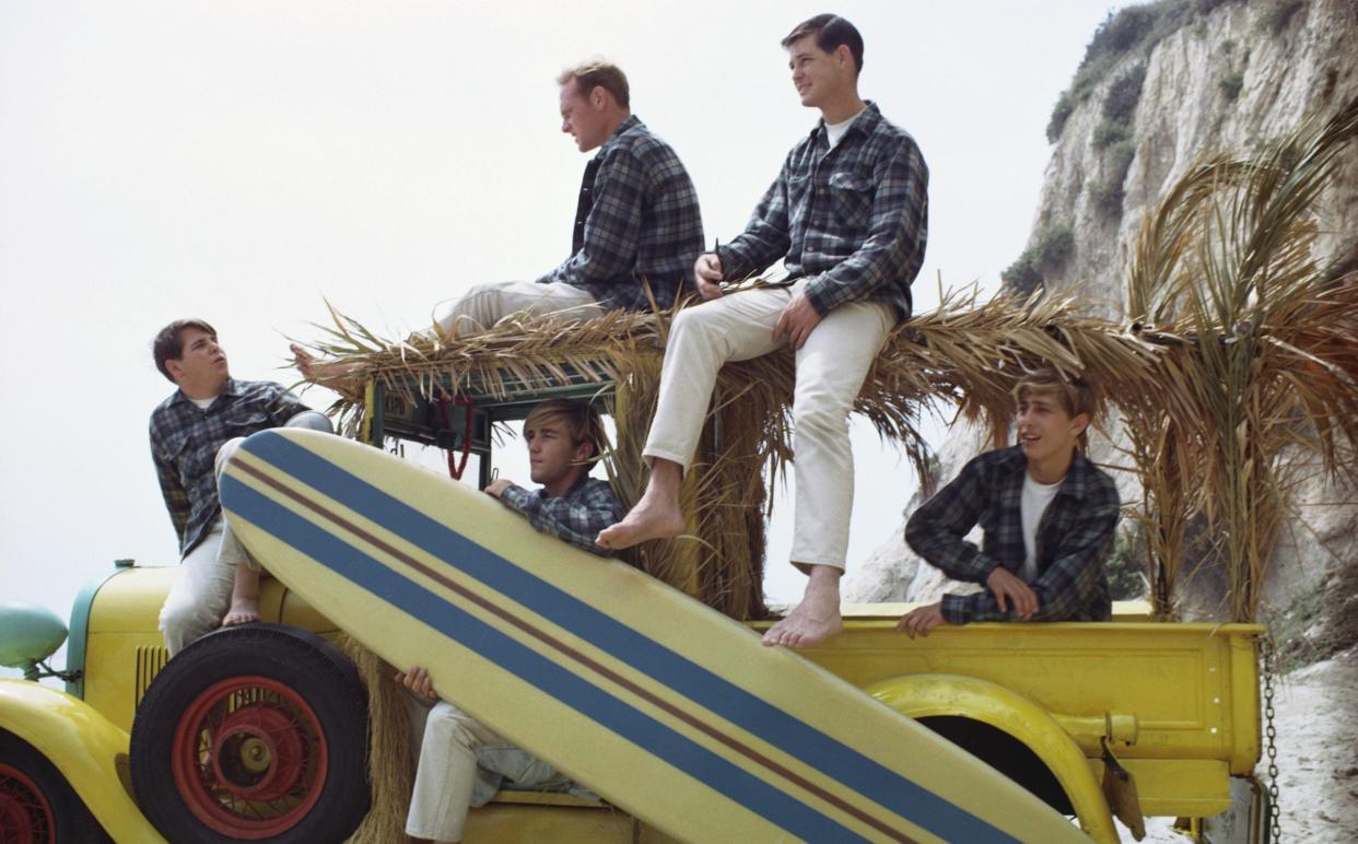 Carl Wilson, Mike Love, Dennis Wilson (in truck), Brian Wilson and David Marks in LA in 1962 - Michael Ochs Archives/Getty Images