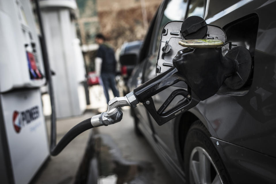 A fuel pump is seen in a car at a gas station in Toronto April 22, 2014. Gas prices have been climbing to the $1.40 Canadian dollars ($1.25) per litre, which would be the highest fuel price in over three years in the Toronto area. REUTERS/Mark Blinch (CANADA - Tags: ENERGY BUSINESS)