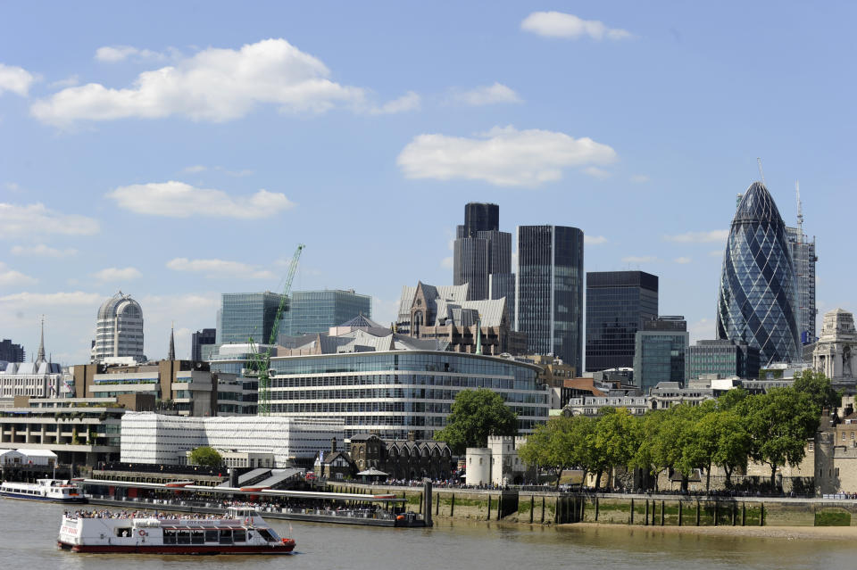 The financial district is seen in a view across the River Thames in London, June 22, 2010. Britain slapped a 2 billion pounds ($3.1 billion) tax on bank balance sheets on Tuesday as the new government said the industry must pay the price for its part in the financial crisis.   REUTERS/Paul Hackett   (BRITAIN - Tags: POLITICS BUSINESS CITYSCAPE)