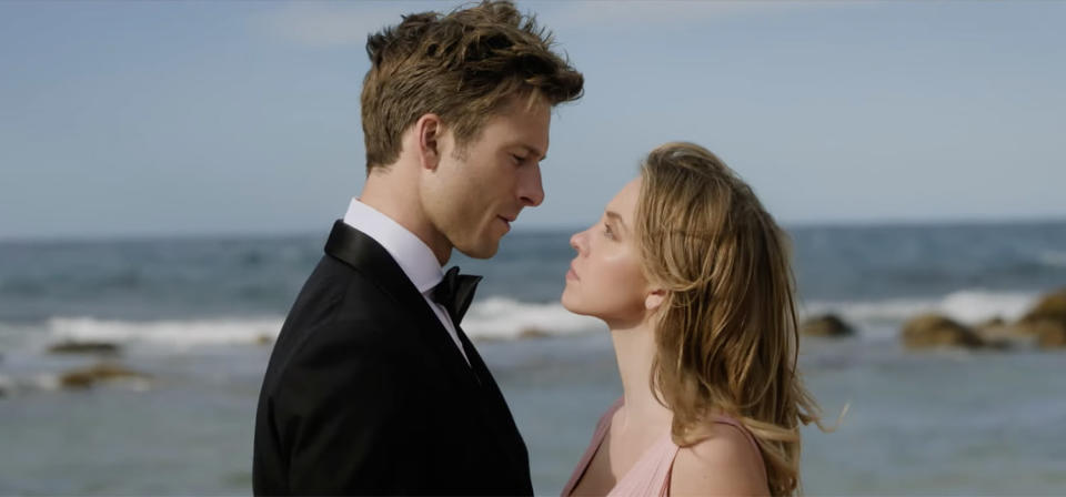 Sydney Sweeney and Glen Powell star in 