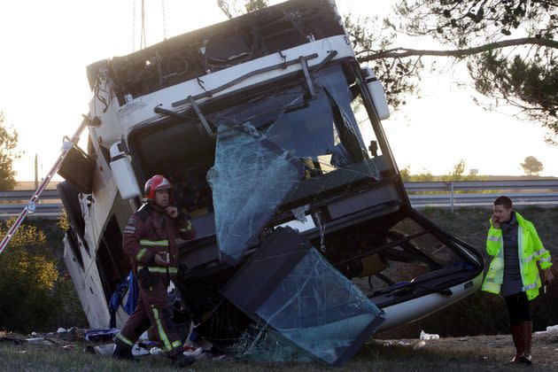 Un autobús volcado en una imagen de archivo (Photo: AFP via Getty Images)