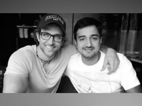 Hrithik Roshan and director Siddharth Anand (Image source: Twitter)