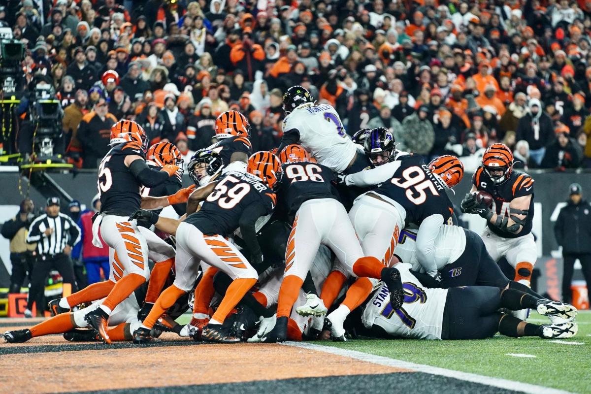 Watch: Bengals DE Sam Hubbard scores 98-yard TD vs. Ravens