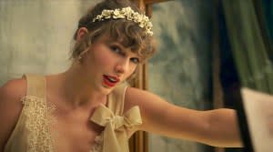 Taylor Swift Fans Think Folklore Evermore Are Part Trilogy