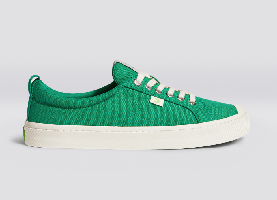 5) Oca Low Canvas Sneakers