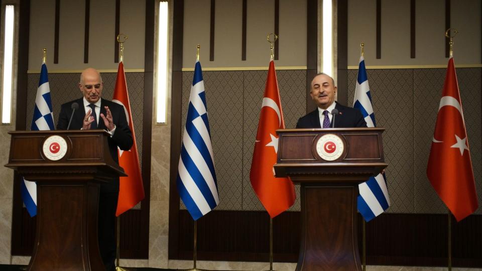 Das Treffen von Nikos Dendias (l), Außenminister von Griechenland, und Mevlüt Cavusoglu, Außenminister der Türkei, in Ankara sorgte für Aufsehen.