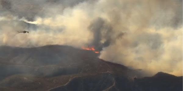 Incendio forestal continúa afectando a miles de acres en California