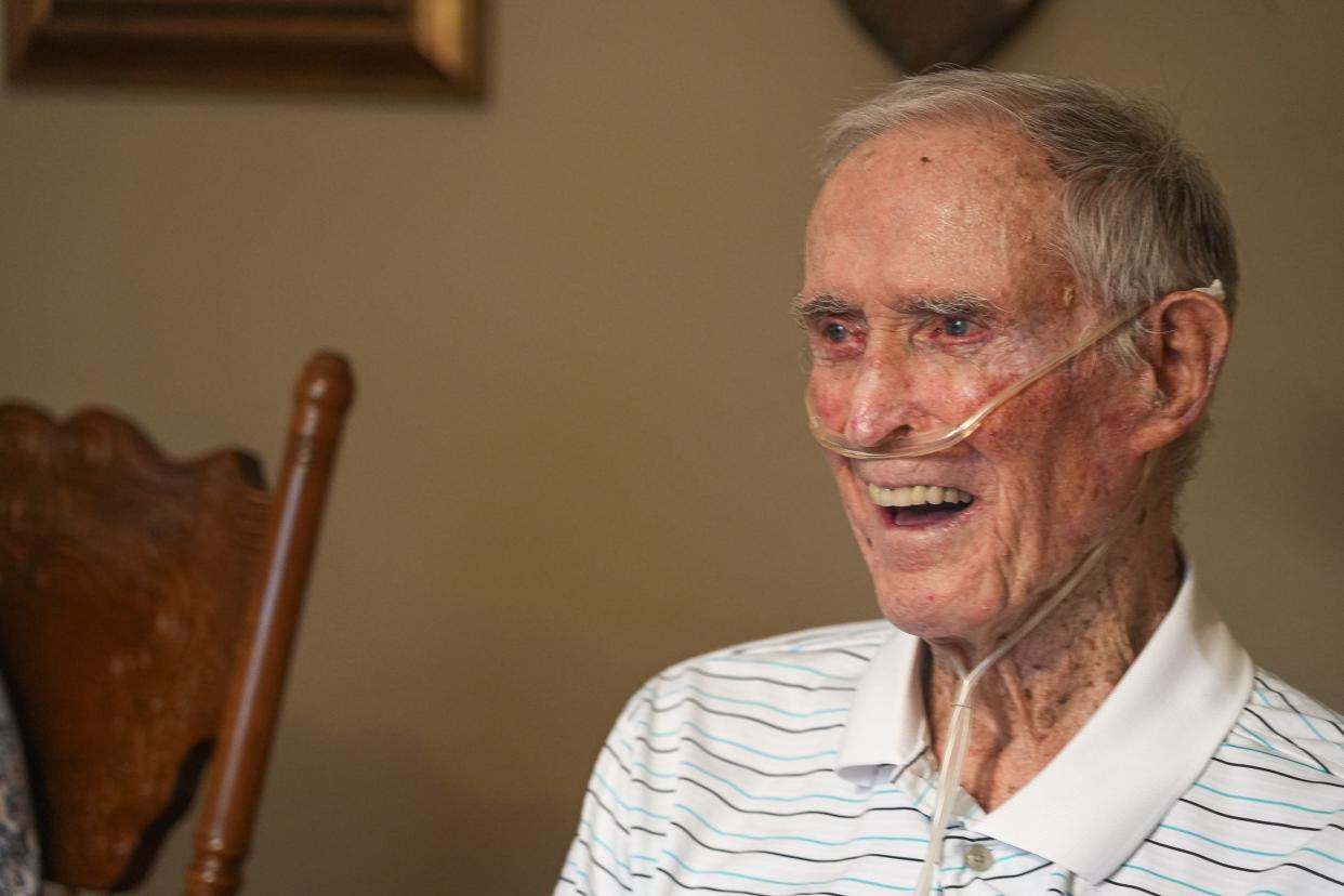 Bob Bell shares some of the stories of his childhood and early days of marriage with University of Texas students as part of the Last Writers project. Humor is a big part of his life. "Smile a lot," he advises.