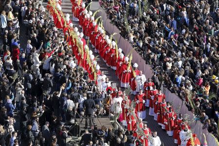 REFILE - ADDING DROPPED WORD Cardinals hold palm leaves while Pope Francis leads the Palm Sunday mass at Saint Peter's Square at the Vatican March 29, 2015. REUTERS/Giampiero Sposito