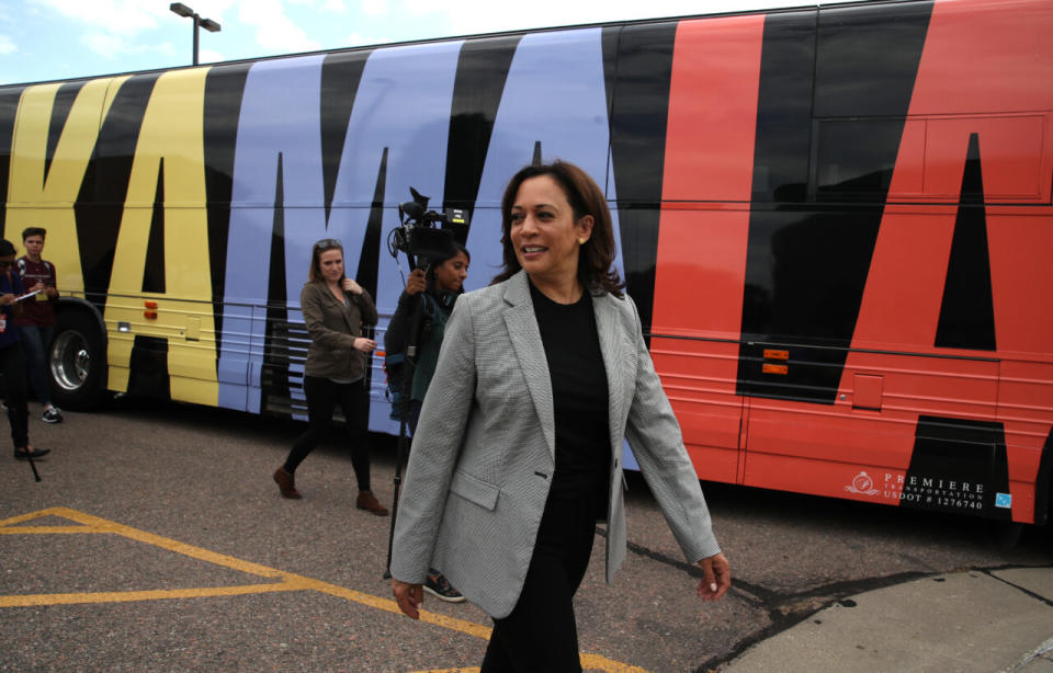 Democratic presidential candidate, Sen Kamala Harris (D-CA) walks by her campaign bus as she tours Morningside College on August 08, 2019 in Sioux City, Iowa. (Photo by Justin Sullivan/Getty Images)
