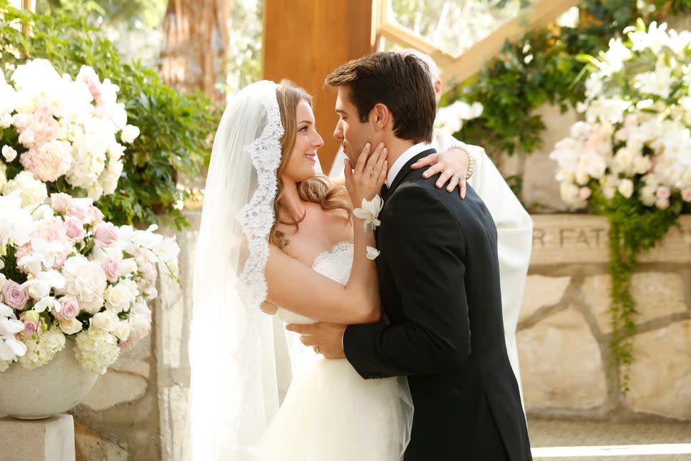 Emily Vancamp and Josh Bowman in Revenge