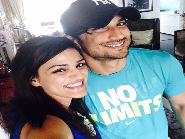 Late Sushant Singh Rajput with his sister Shweta (Image source: Twitter)