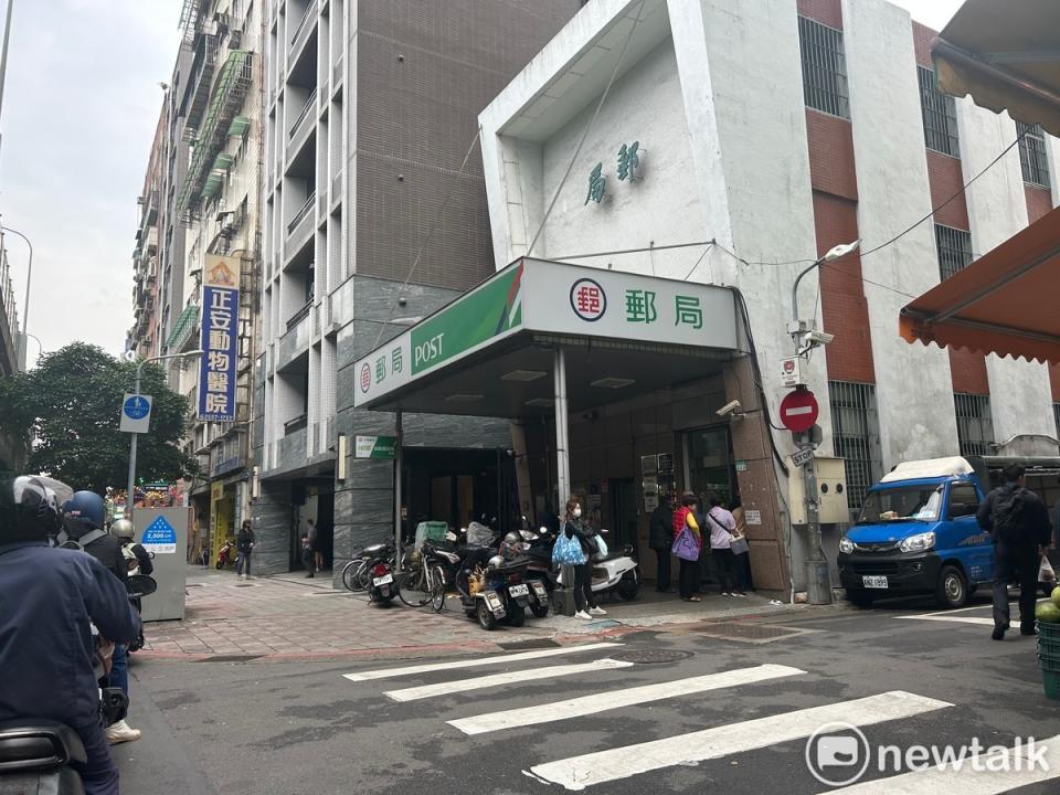 中華郵政表示，3月29日起，於20間指定郵局提供手語翻譯服務（郵局示意圖）。   圖：林岑韋／攝