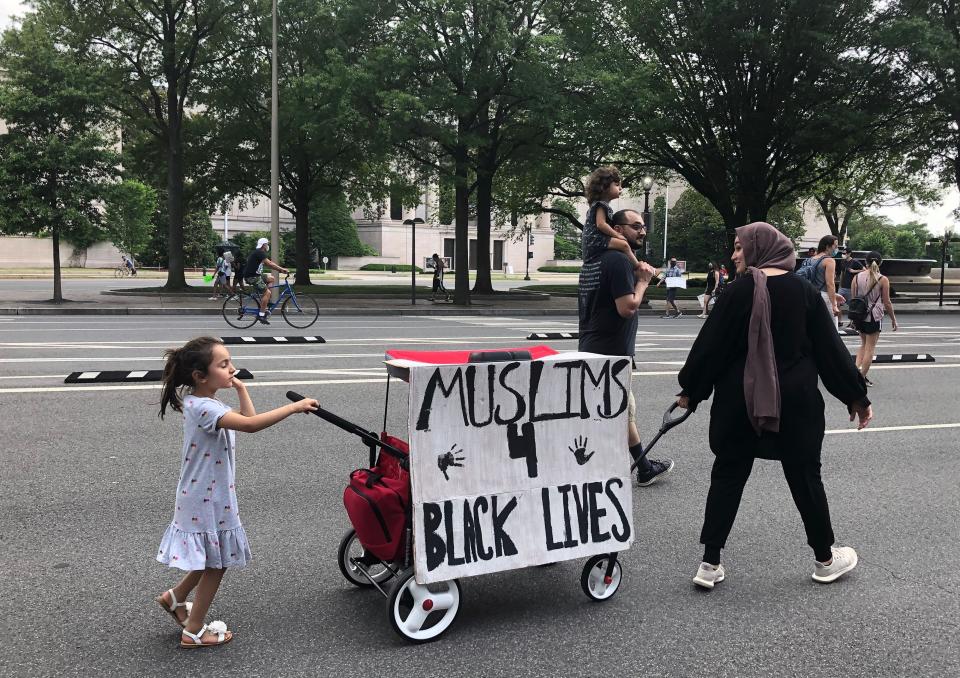 Muslim protesters join a Black Lives Matter demonstration in Washington on June 6. (Photo: INES BEL AIBA via Getty Images)