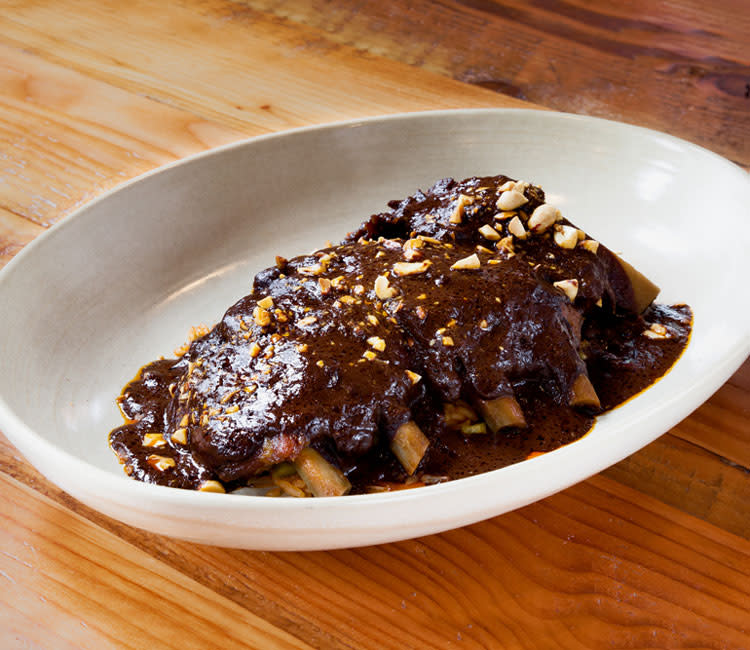 Costillas con mole de café y chocolate