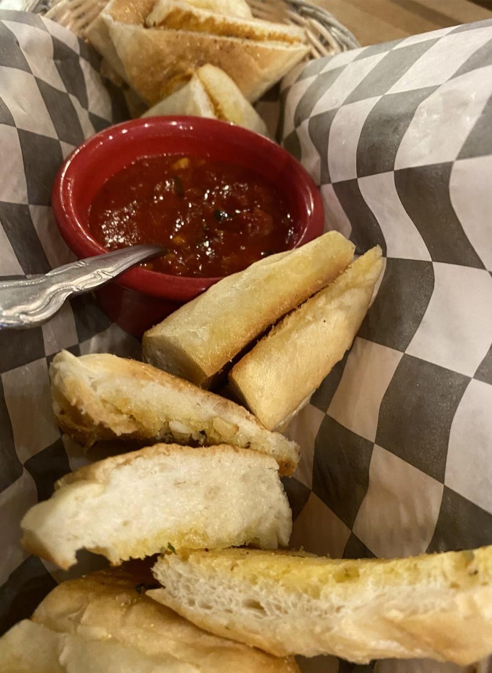 the garlic bread in a basket at lou malnati's in chicago